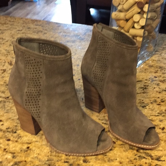 Gianni Bini booties - Picture 3 of 3